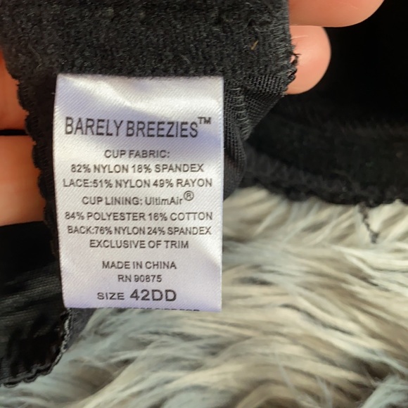 Barely breezier black bra 42DD underwire - Picture 4 of 4